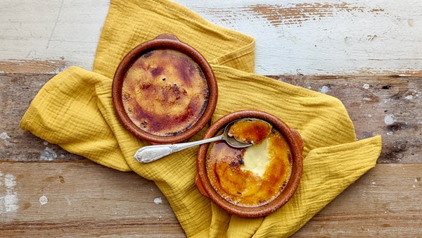 Toffee-topped custard (Crema Catalana)