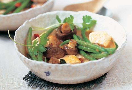 Tofu and green bean red curry