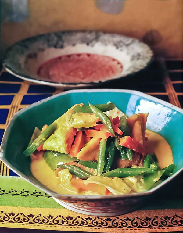 Tofu and summer vegetables in coconut milk (Sayur lodeh)
