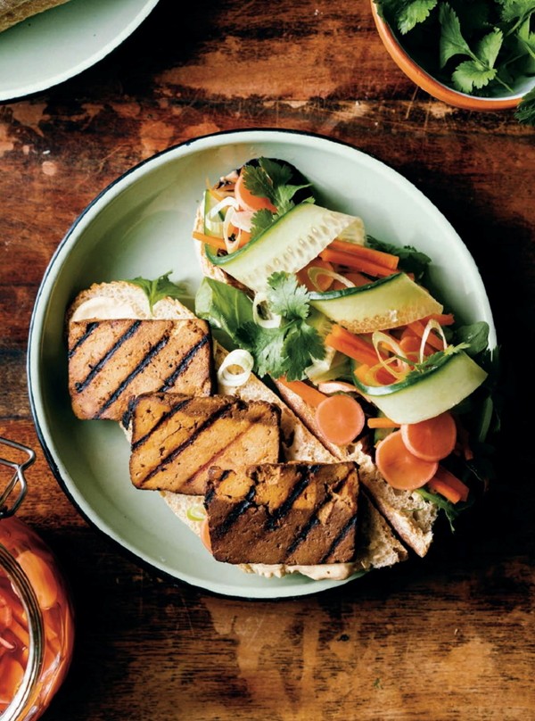Tofu bánh mì with Sriracha cashew mayo [Malin Nilsson]