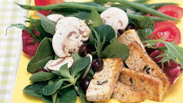 Tofu Niçoise salad