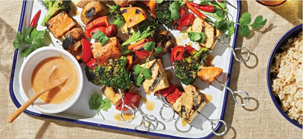 Tofu veggie skewers with peanut sauce