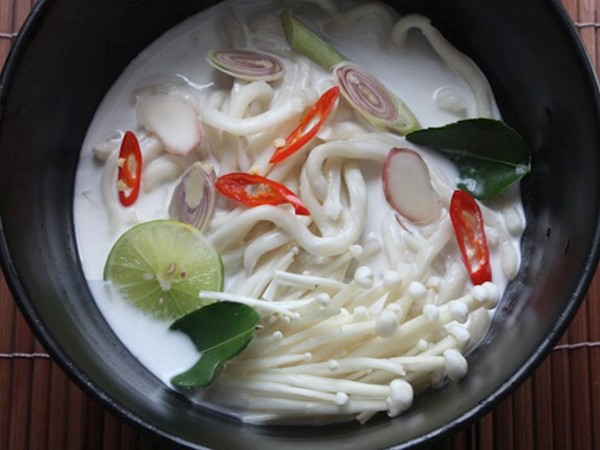 Tom kha udon soup with mushrooms