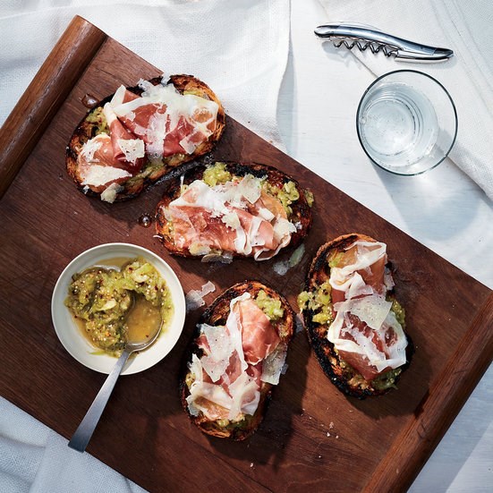 Tomatillo toasts with prosciutto and Manchego
