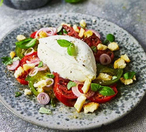 Tomato & mozzarella salad with tomato dressing