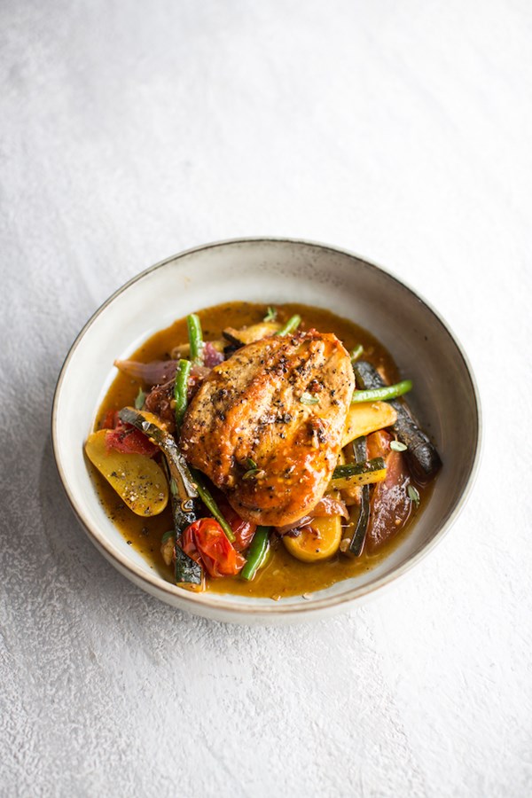 Tomato & summer vegetable braised chicken