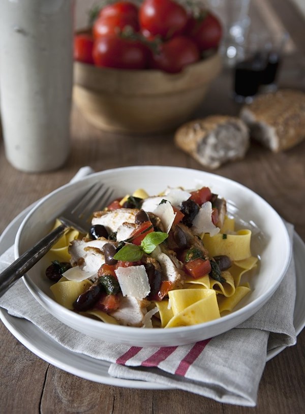 Tomato, anchovy and black olive sauce