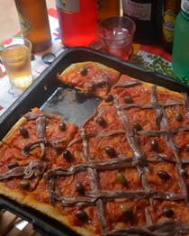 Tomato, anchovy, onion and olive tart (Pissadella)