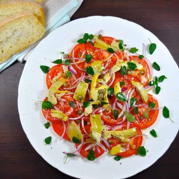 Tomato and artichoke salad with capers