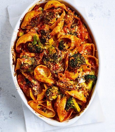 Tomato and basil mackerel bake