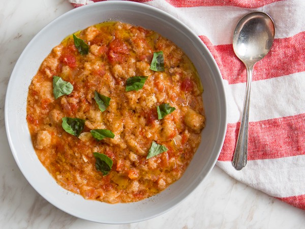 Tomato and bread soup (Tuscan pappa al pomodoro)