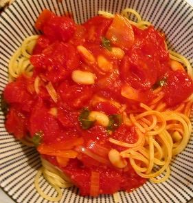 Tomato and canelli bean pasta sauce