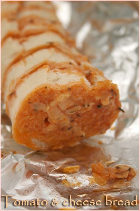 Tomato and cheese bread