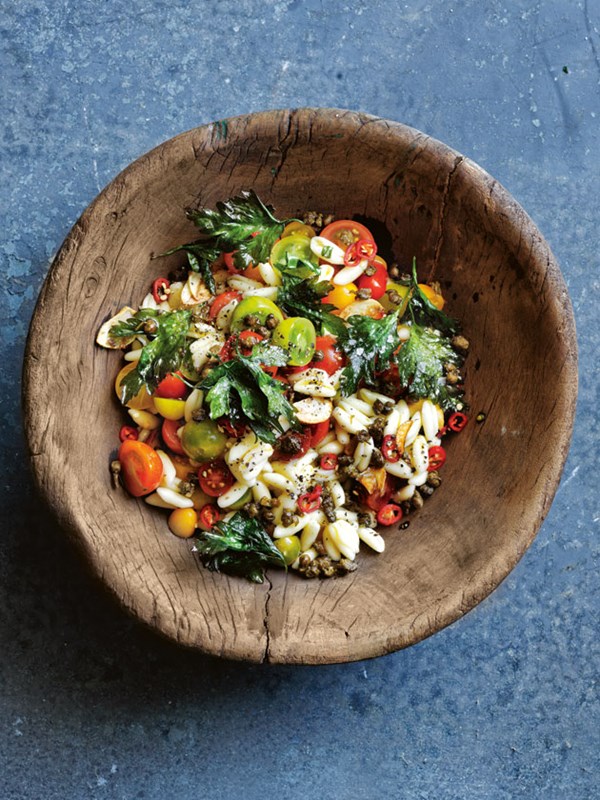 Tomato and crispy parsley pasta salad