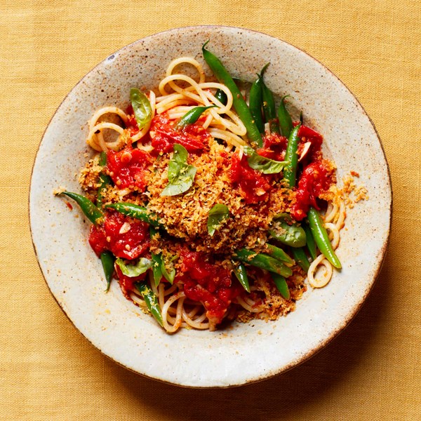 Tomato and green bean spaghetti with lemon crumb