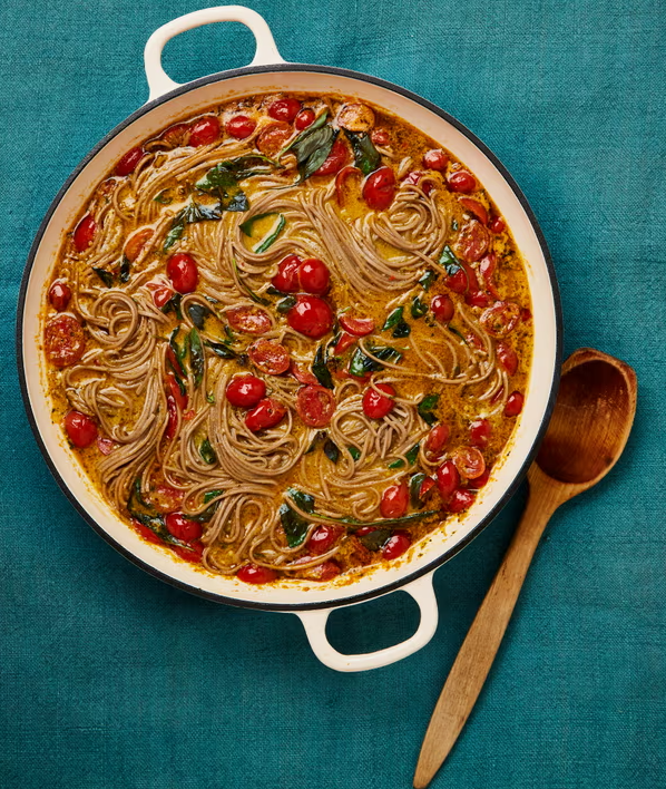 Tomato and lemongrass pot noodles