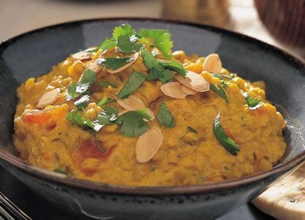 Tomato and lentil dhal with almonds