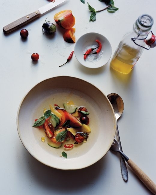 Tomato and mango salad with chiles and tomato essence
