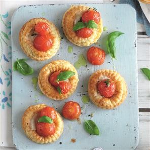 Tomato and mozzarella puffs