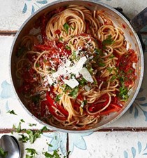 Tomato and pepper arrabbiata pasta