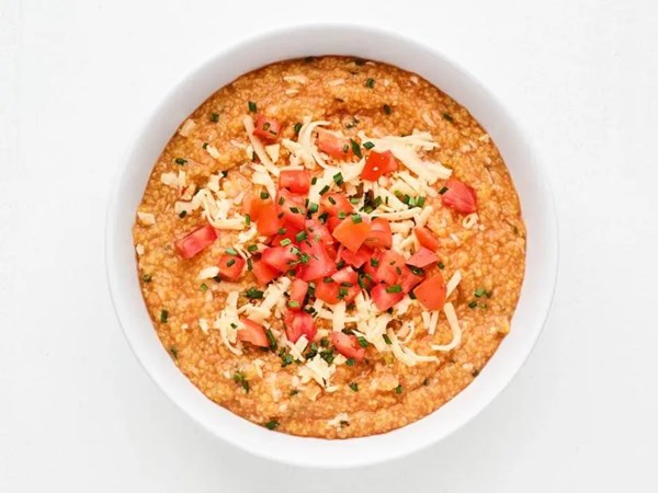 Tomato and pepper Jack grits