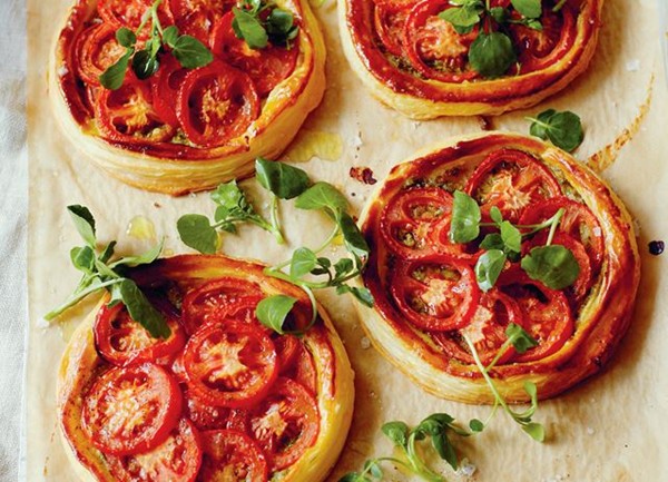 Tomato and pesto tarts