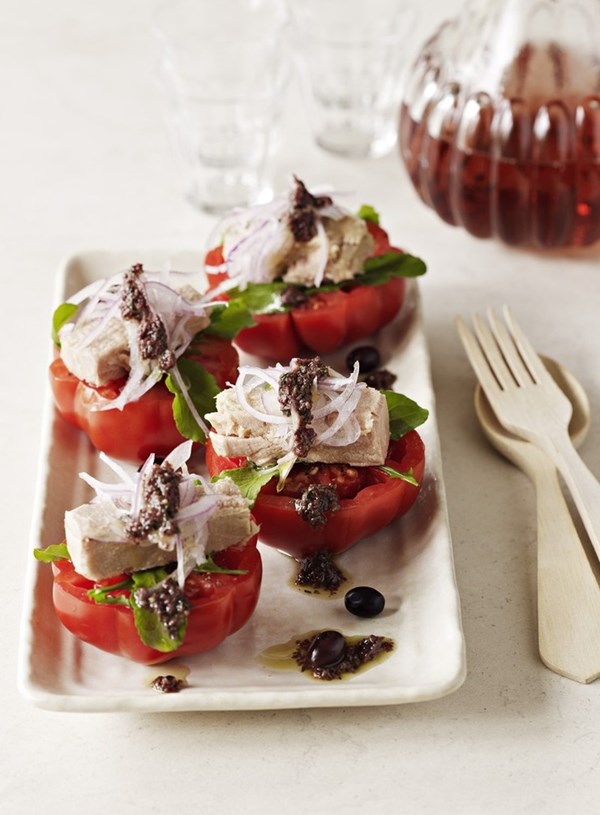 Tomato and preserved tuna salad with black olive dressing