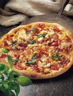 Tomato and prosciutto pizza