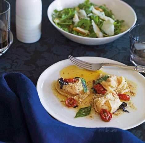 Tomato and ricotta tortellini with basil