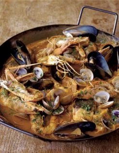 Tomato and seafood soup thickened with bread (Sopa de pescado donostiarra)