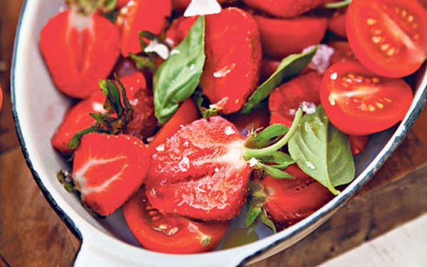 Tomato and strawberry salad with basil and garlic