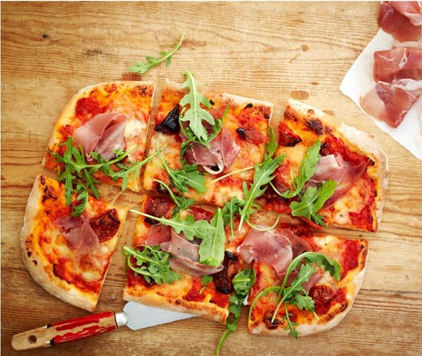 Tomato, bocconcini & prosciutto pizza