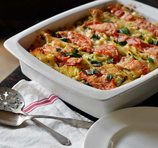 Tomato, broccoli and mozzarella pasta casserole