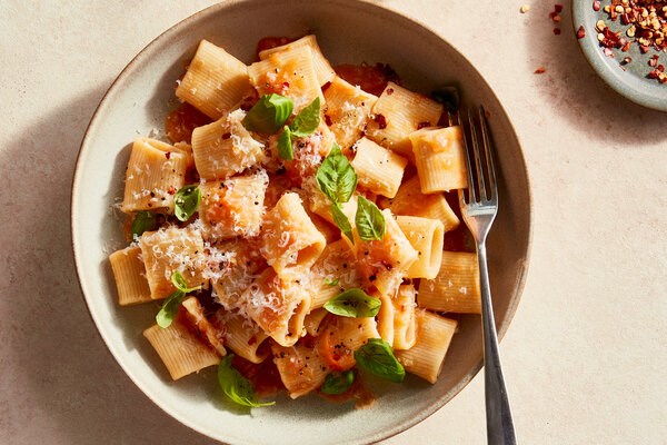 Tomato-butter pasta