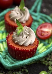 Tomato cakes with balsamic frosting