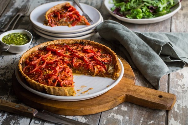 Tomato, caramelised onion and Le Gruyère AOP tart