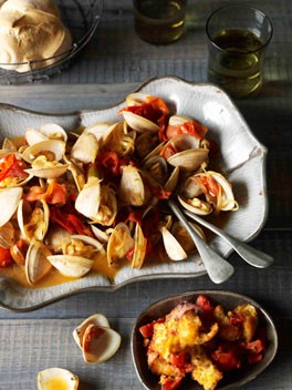 Tomato-chilli vongole with tomato crumbs