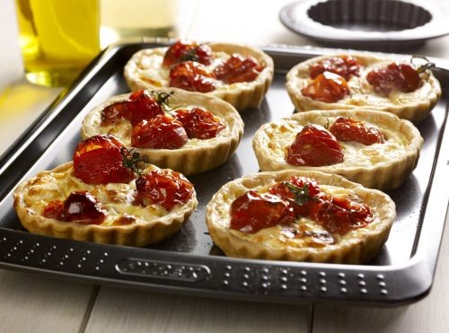 Tomato confit and goats cheese tarts
