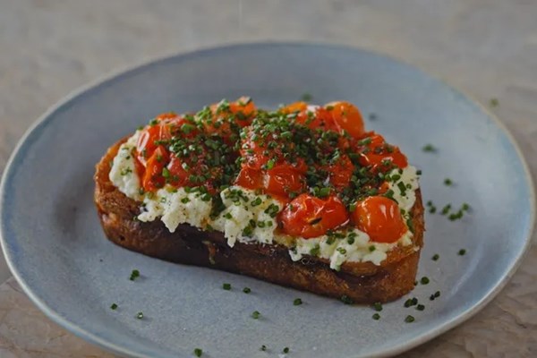Tomato confit toast with ricotta