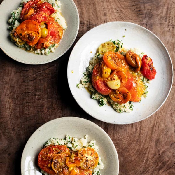 Tomato couscous with harissa