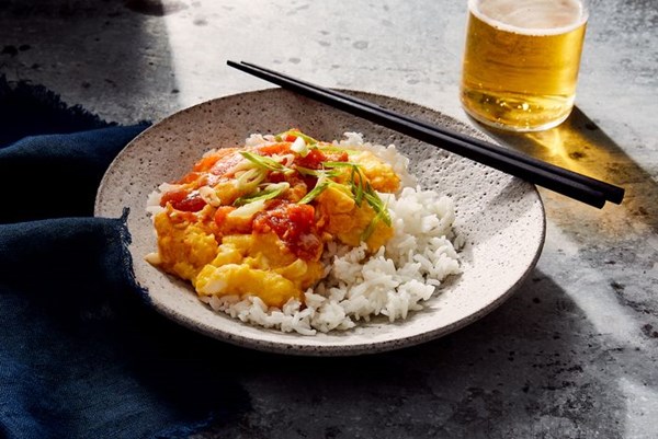 Tomato eggs (Fān qíe chǎo dàn / 番茄炒蛋 )