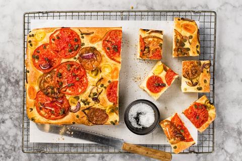 Tomato focaccia (Ladenia)