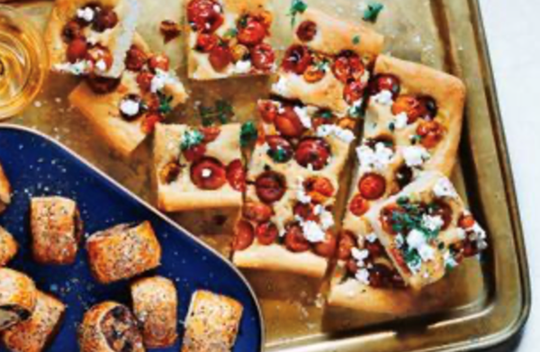 Tomato focaccia with balsamic vinegar and goat's cheese