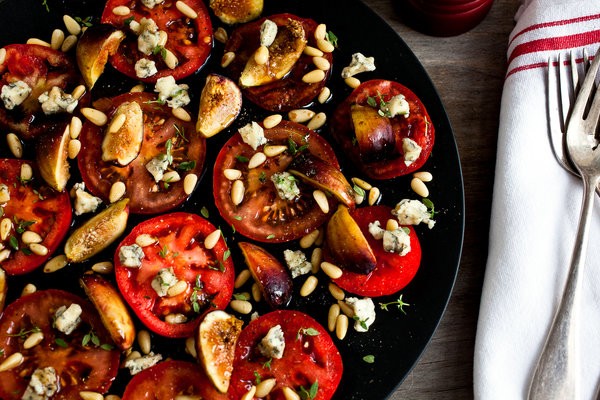 Tomato, fresh fig and blue cheese salad