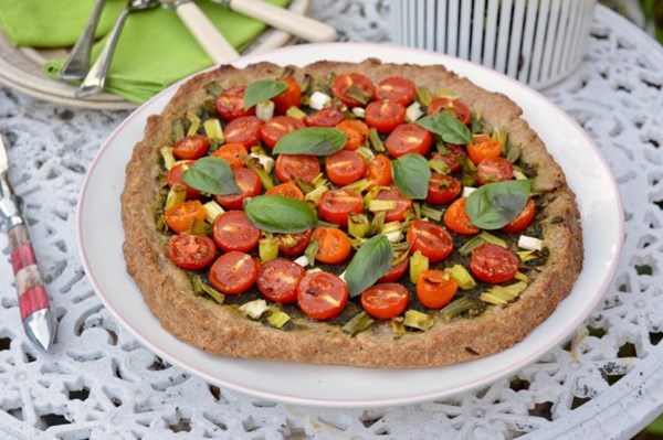 Tomato galette with homemade pesto