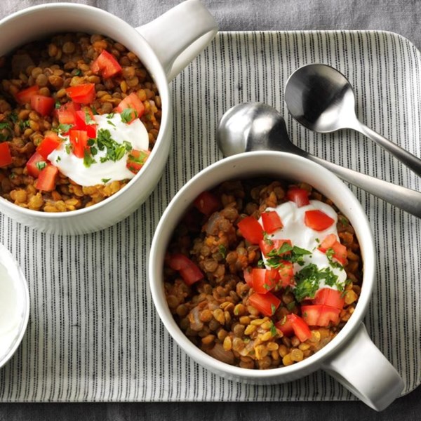 Tomato-garlic lentil bowls