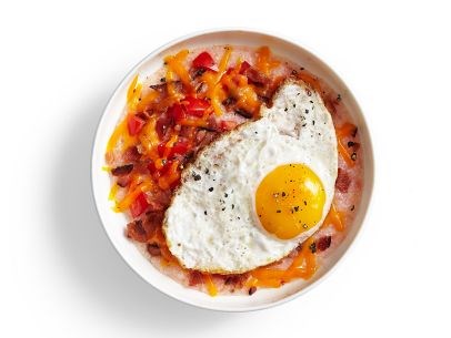 Tomato grits with fried eggs