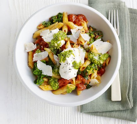 Tomato, kale, ricotta & pesto pasta