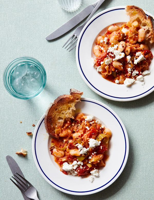 Tomato, leek and oregano beans with feta