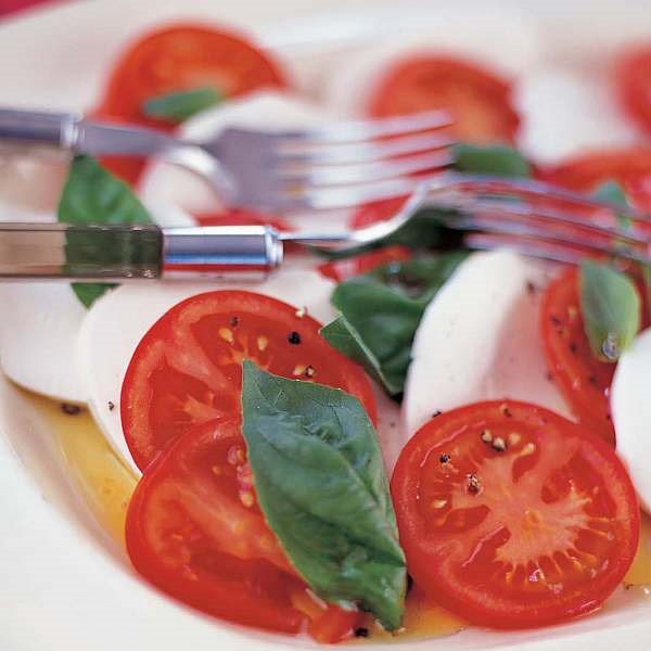 Tomato, mozzarella & basil salad